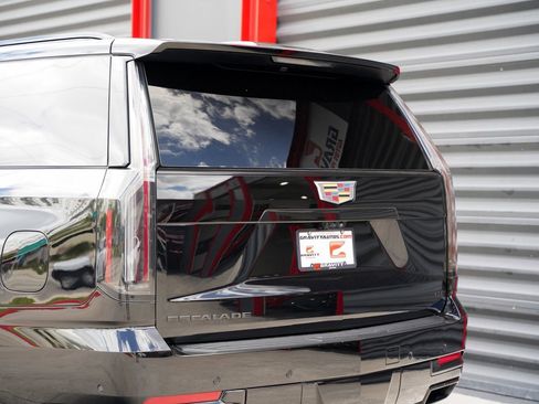 Used 2025 Cadillac Escalade ESV Premium Luxury w/ Touring Package AWD/4WD image 10