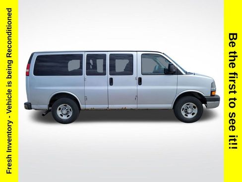 Used 2010 Chevrolet Express 2500 LT w/ LT Preferred Equipment Group RWD image 6