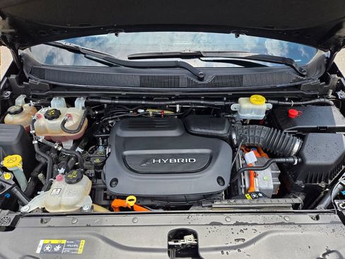 Used 2019 Chrysler Pacifica Limited w/ Advanced Safetytec Group FWD image 18