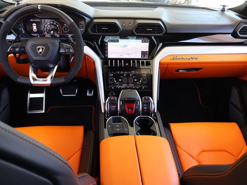 Used 2022 Lamborghini Urus AWD/4WD image 15