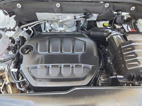 Used 2025 Volkswagen Atlas SEL AWD/4WD image 24