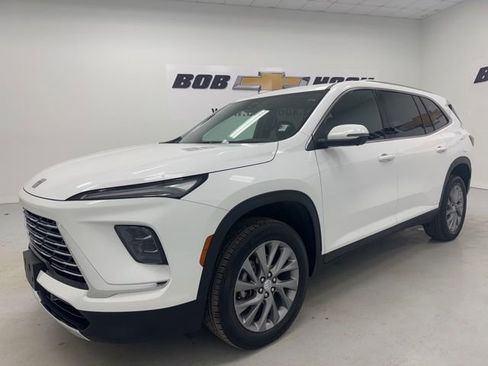 Used 2025 Buick Enclave Preferred image 1