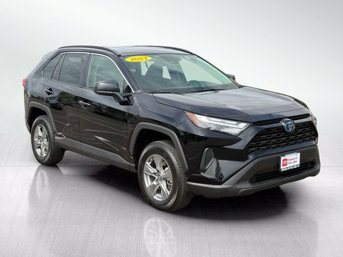 Used 2024 Toyota RAV4 LE AWD/4WD image 3