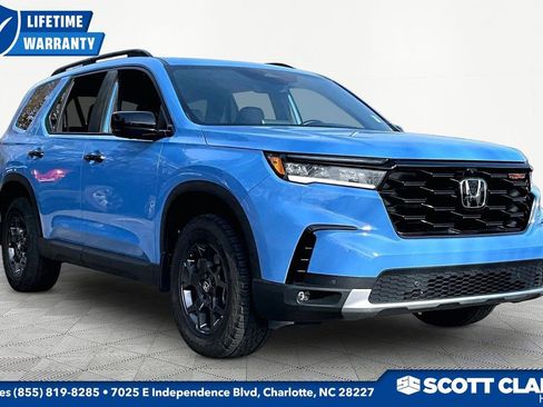 Used 2024 Honda Pilot TrailSport image 1