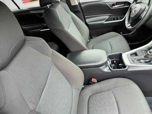 Used 2025 Toyota RAV4 XLE image 19