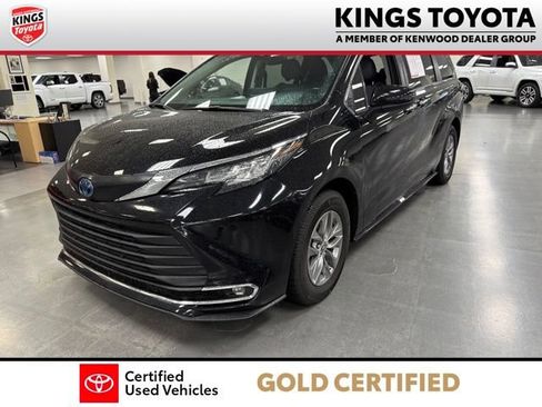 Used 2023 Toyota Sienna XLE FWD image 4