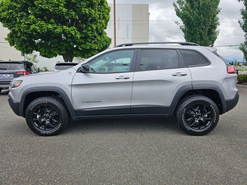 Used 2022 Jeep Cherokee Trailhawk w/ Premium Leather Package AWD/4WD image 6
