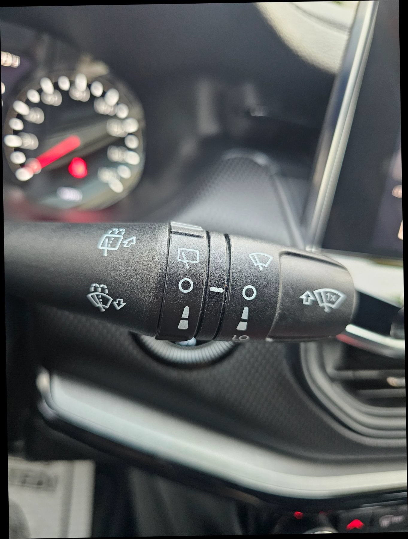 Used 2025 Jeep Compass Trailhawk AWD/4WD image 16