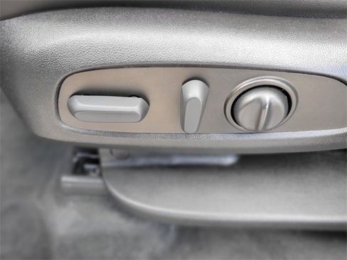 Used 2022 Chevrolet Traverse RS image 11