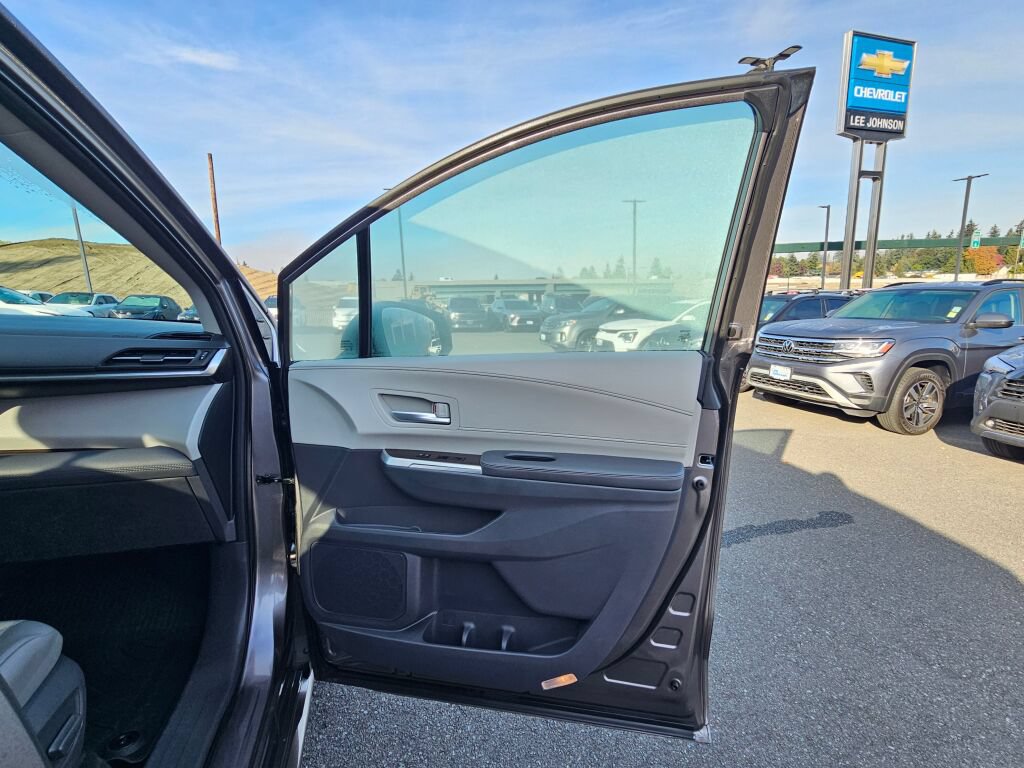Used 2021 Toyota Sienna XLE FWD image 33