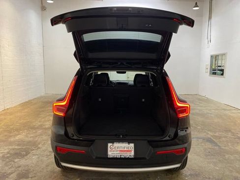 Used 2025 Volvo XC40 B5 Core AWD/4WD image 9