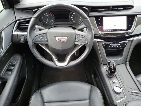 Used 2023 Cadillac XT6 Sport w/ Technology Package image 11