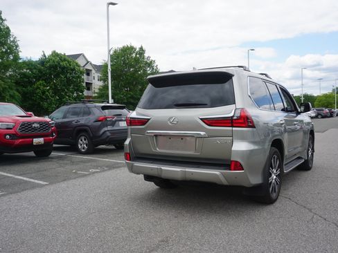 Used 2018 Lexus LX 570 4WD w/ Luxury Package image 3