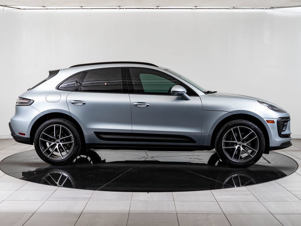 Used 2024 Porsche Macan AWD/4WD image 9