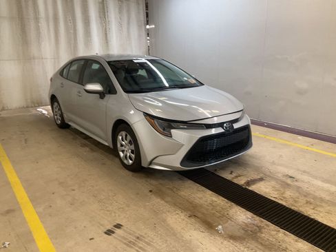 Used 2022 Toyota Corolla LE FWD image 5