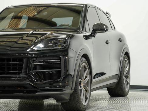 Used 2024 Porsche Cayenne Turbo GT image 8