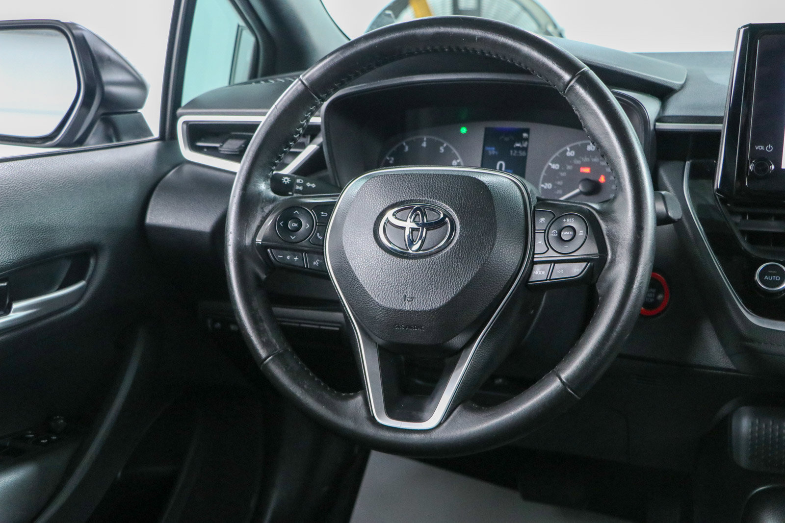 Used 2023 Toyota Corolla SE FWD image 12