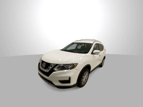 Used 2017 Nissan Rogue S w/ S Appearance Package image 4