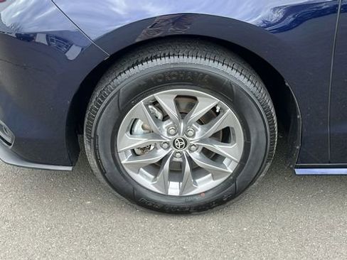 Certified 2024 Toyota Sienna LE image 8