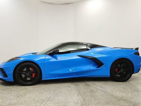 Used 2021 Chevrolet Corvette Stingray Premium Conv w/ Z51 Performance Package RWD image 2
