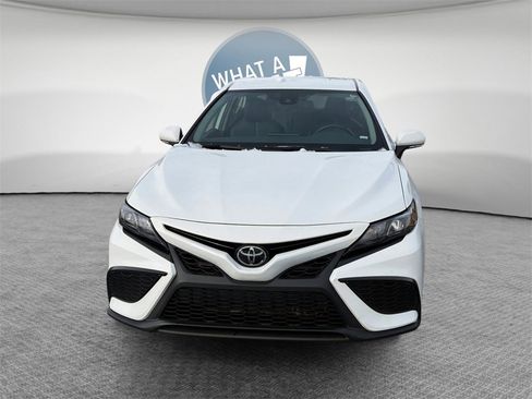 Used 2023 Toyota Camry SE image 6