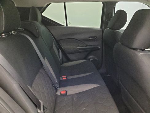 Used 2018 Nissan Kicks SV image 19