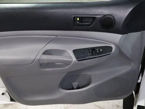 Used 2014 Toyota Tacoma PreRunner w/ Convenience Package RWD image 11