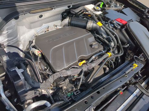 Certified 2025 Buick Envista Sport Touring w/ Convenience I Package FWD image 27