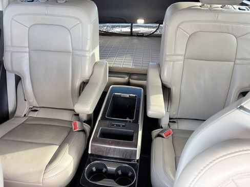 Used 2021 Lincoln Aviator Reserve w/ Equipment Group 201A image 9