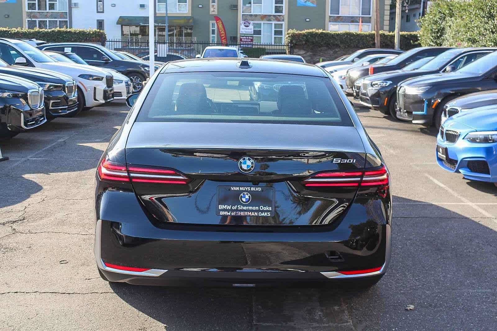Used 2026 BMW 530i w/ Premium Package RWD image 5