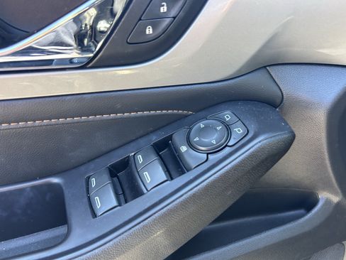 Used 2021 Chevrolet Traverse LS FWD image 16