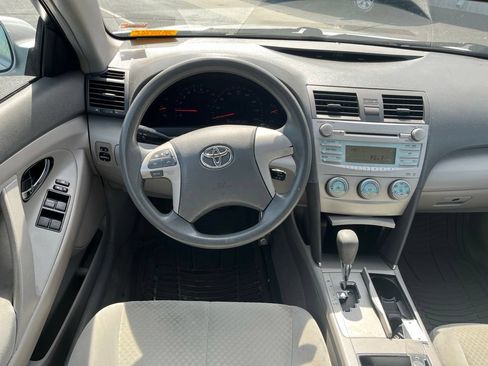 Used 2009 Toyota Camry XLE FWD image 25