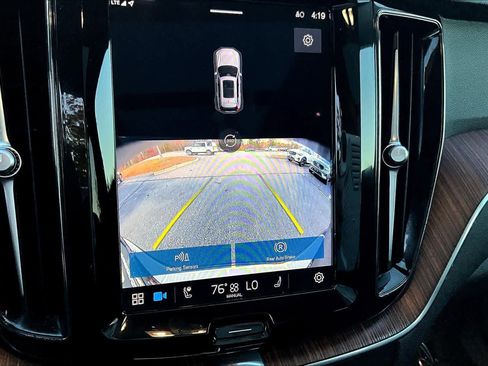 Certified 2024 Volvo XC60 B5 Plus w/ Protection Package Premier image 27