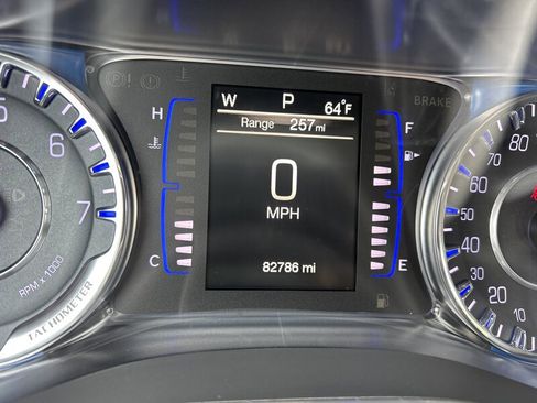 Used 2016 Chrysler 200 Limited w/ Convenience Group image 15