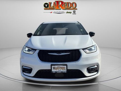 New 2026 Chrysler Pacifica Select image 2