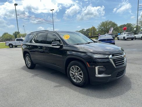 Used 2023 Chevrolet Traverse LT w/ LPO, Cargo Package AWD/4WD image 4