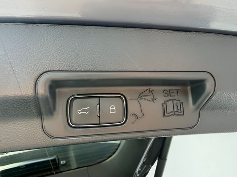 Used 2022 Ford Explorer XLT w/ Equipment Group 202A AWD/4WD image 28