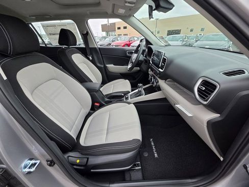 New 2025 Hyundai Venue SEL image 10