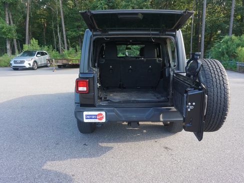 Used 2018 Jeep Wrangler Unlimited Sport S AWD/4WD image 13