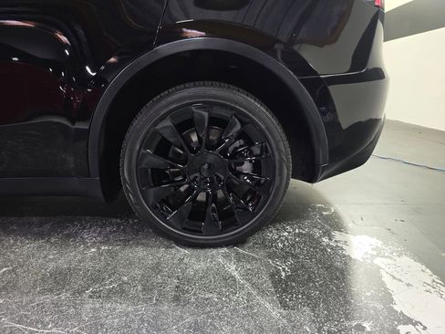 Used 2022 Tesla Model Y Long Range AWD/4WD image 21