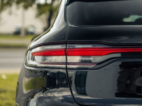 Used 2022 Porsche Macan AWD/4WD image 11