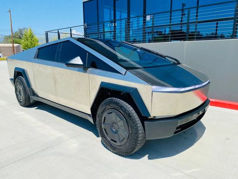 Used 2024 Tesla Cybertruck AWD Crew Cab image 11