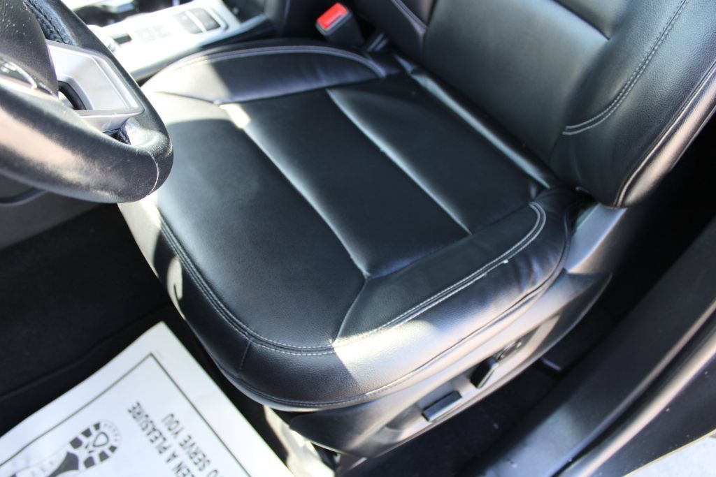 Used 2020 Ford Explorer XLT w/ Equipment Group 202A RWD image 20