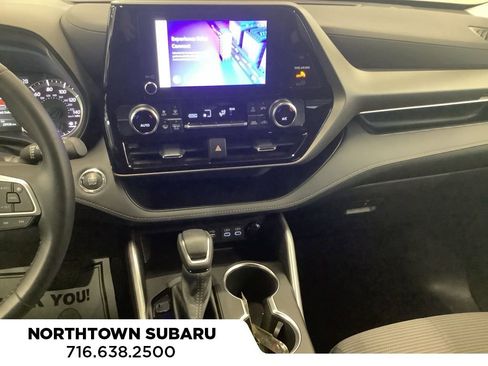 Used 2023 Toyota Highlander LE image 9