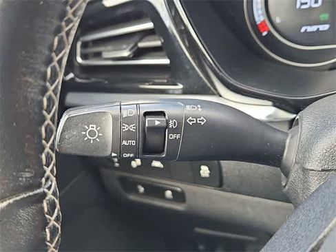 Used 2022 Kia Niro EX image 27