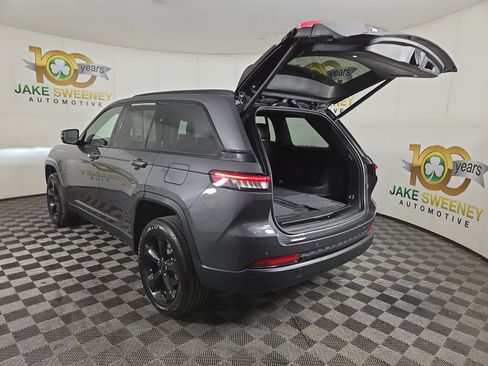 Used 2023 Jeep Grand Cherokee Altitude AWD/4WD image 33