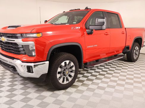 Used 2026 Chevrolet Silverado 2500 LT w/ Safety Package AWD/4WD image 11