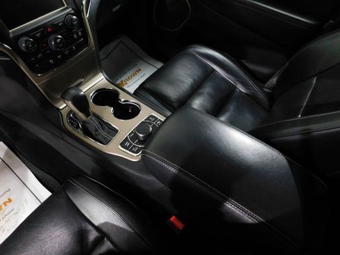 Used 2017 Jeep Grand Cherokee Overland image 76