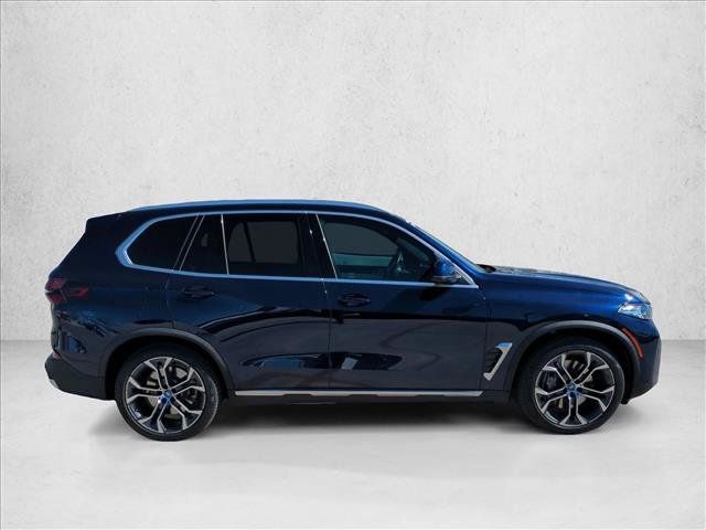 Used 2025 BMW X5 xDrive50e w/ Premium Package AWD/4WD image 4