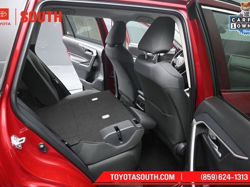 Used 2025 Toyota RAV4 XLE AWD/4WD image 27